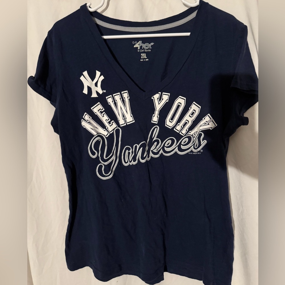 New York Yankees Women's Navy Blue V-Neck Top